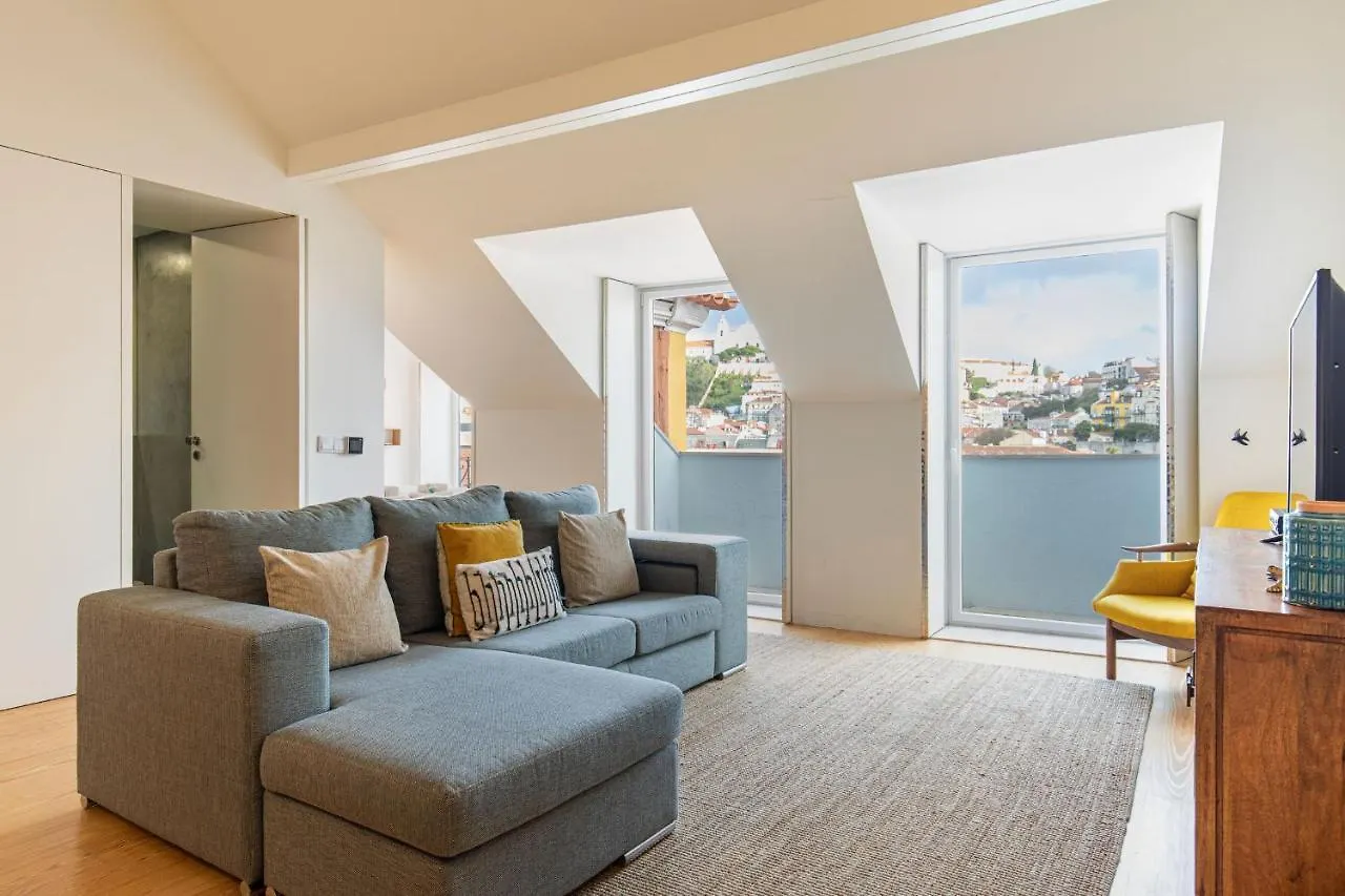 Апартаменты Lovelystay - Lisbon Home With Castle View